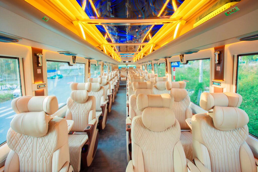 Xe Limousine ghế ngồi VIP Hà Nội - Lào Cai - Sapa